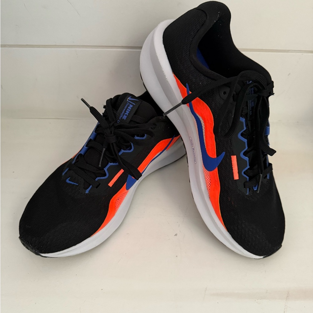 Nike Black and Orange Athletic Shoes Sporty Design